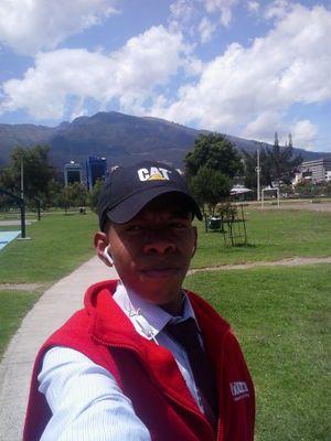 Creyente, emprendedor, estudiante de economía y profesional técnico.  fundador de CRSEM