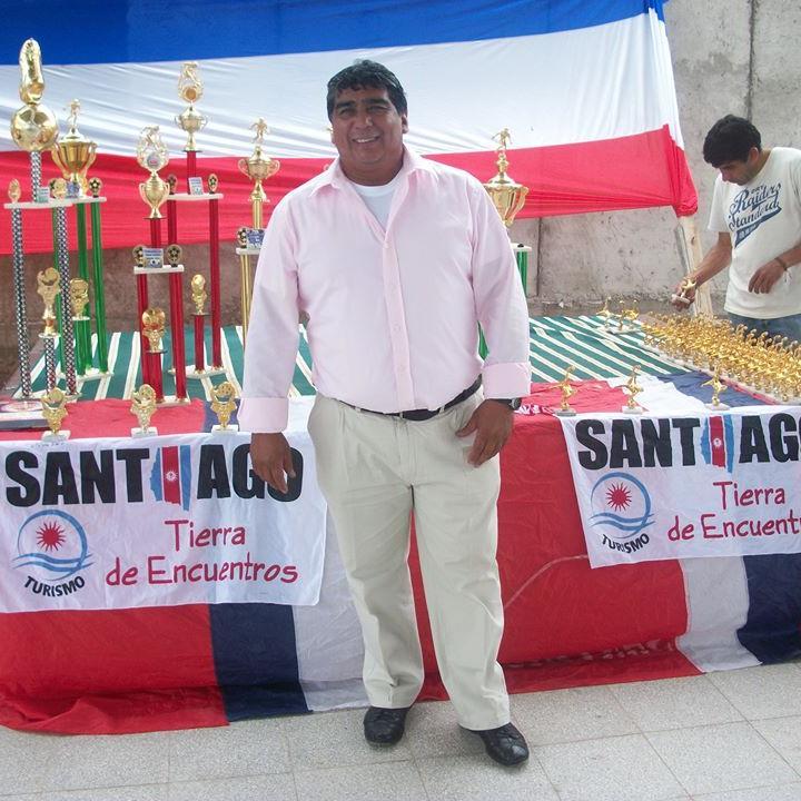 Empleado municipal de Santiago del Estero ( Dirección de tránsito )
A cargo de la escuelita de fútbol infantil Tricolor 
River mi gran Amor ❤❤❤