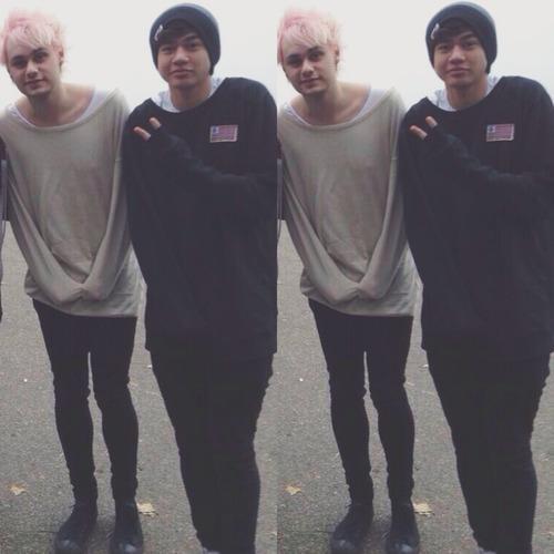 Hi!! Malum and Larry forevahh, theyfuckingreal 3
