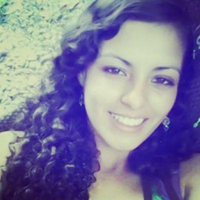 La única persona que necesitas en tu  vida, es aquella que te demuestre que te necesita en la suya..!!
