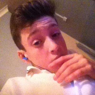 Parry7Lewis's profile picture. Name:Lewis Parry DOB:12/07/01 Twitch:Lewisparry792 YouTube:lparry173
Facebook:Lewis parry PSN:BANZAURONGO02