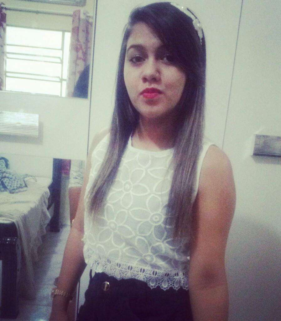 ----Apennas uma garotinhaa com a alegria de uma criança...a Malícia de uma adolescente... e os sentimentos de uma MULHER.. (L)