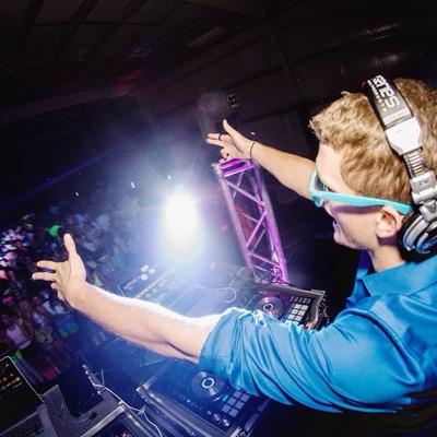 I do shows | DJ ❤️ Loving Life | Global ✈ Travel || Insta: @RobOSuavo || @Party_Alliance Events || @MessFestTour