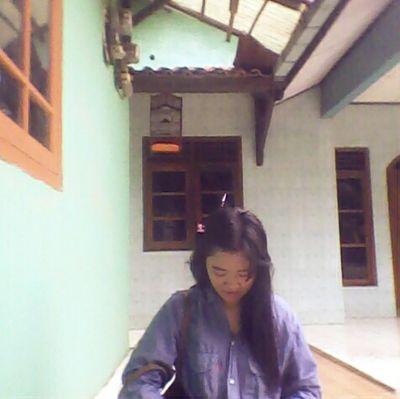 Ananda_Atik18's profile picture. I love you my mom :*