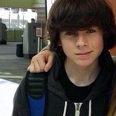 I'm Brendan twin to carl single im 17 sisters is @DaisyGrimesRP @DarkenedSky6225 and @Connie_2141 i love then ❤️