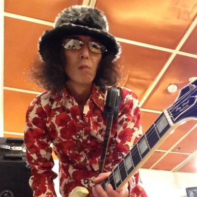 marnieze's profile picture. １ ROCKERは絶対にスレンダーで有り続けなければならない。
２ ギターのストラップは弾き辛くとも長くなければならない。
３ 万事の判断基準はRockであるか否か。