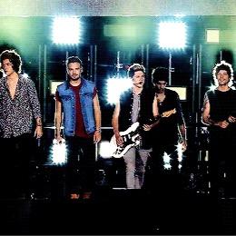 hey there ! please follow this amazing boy directioner! he's going for 5k for his birthday and then end of the year goal:) please help! 
@harryasfck