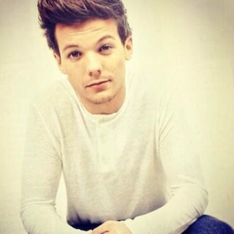 o niall comeu a  bio e a bunda do louis ocupou o espaço