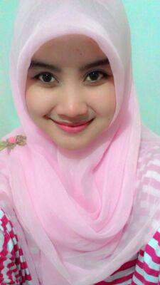 Lahir 24 Agustus 1991. Pribadi Ɣªήğ sederhana tapi menyenangkan :)