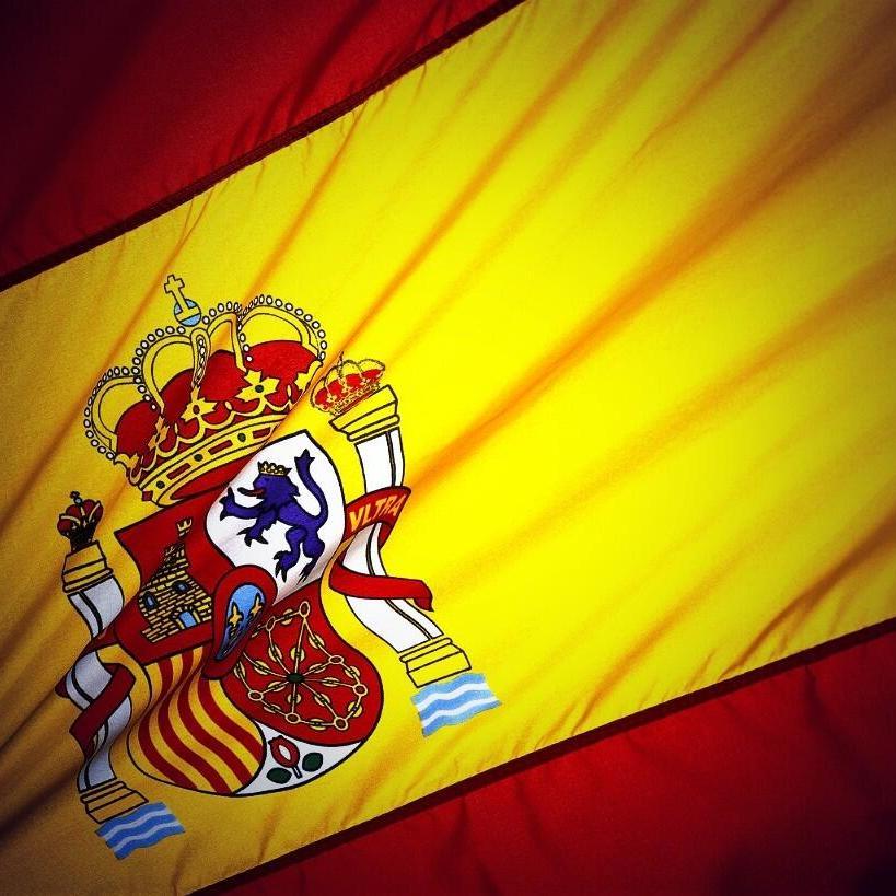✟ Católico con orgullo, español con la cabeza bien alta. Con dos gotas de sangre y un rayo de sol, hizo Dios una bandera y se la dio a un español.✟ Æ ن