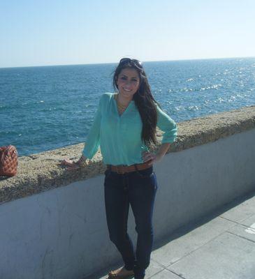 Chica, enamorada de mis dos pequeños♥ Cabezota pero con madurez o eso dicen, al menos con ideas y sentimientos claros. Estudiante.