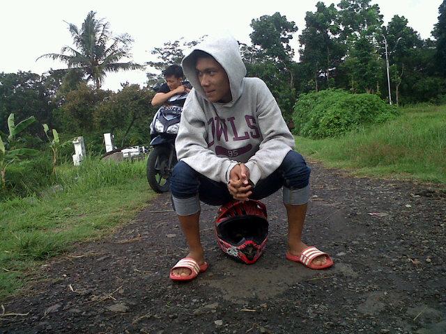 Saya bukan lelaki pintar☺Tapi lelaki beruntung :D kamera kelas DSLR•Jare simbok raksah aneh2(´▽`)#94