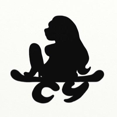 ミニロングスケボー板「8000円」22インチ57cm ハーフロングスケボー板「9500円」34インチ ロングスケボー板「11000円」40インチ トラックセットでプラス5500円から〜15000円。 横の幅は、スケボーの形によって変わります。スケボーの形はインチ関係なく選べる。そしてあなたがデザインするスケボー