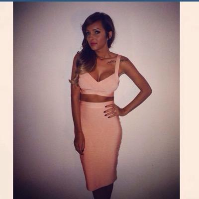 fidji_trip's profile picture. ✨Tu est fan de la candidate Fidji qui a participer a friends trip c est chaque jours des petites infos. Tweet un max pour Fidji ✨ricardo ma followers ! #happy