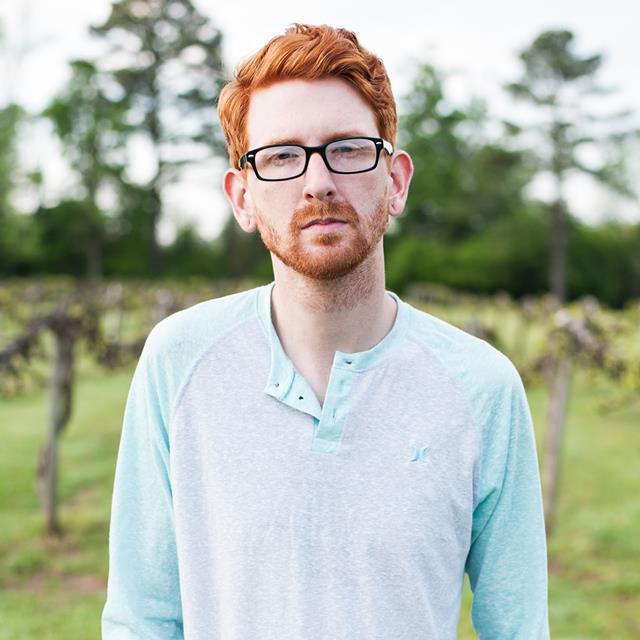 Im a graphic designer from birmingham, al. I also do wedding photography and web design.