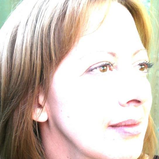 Je travaille et milite auprès des femmes de partout. Je salue ou dénonce toute mesure qui a un impact positif ou négatif sur les femmes, peu importe le parti.
