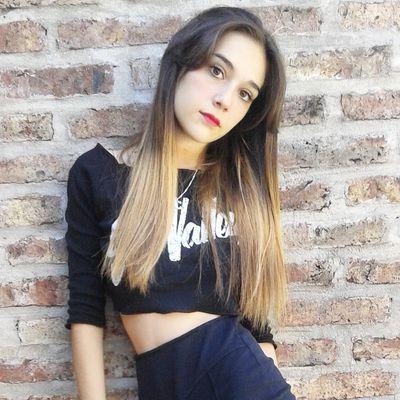[ La tendencia de hurgar allí donde duele, atrae como atrae el abismo. Y hay que estar muy sano para resistir la tentación de lastimarse ] 16.