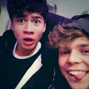 0/5 :'( 
Calum will you please be my 1/5??