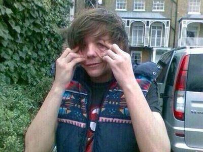 Lia_Tommo_Horan's profile picture. A bunda do Louis cobriu a BIO inteira