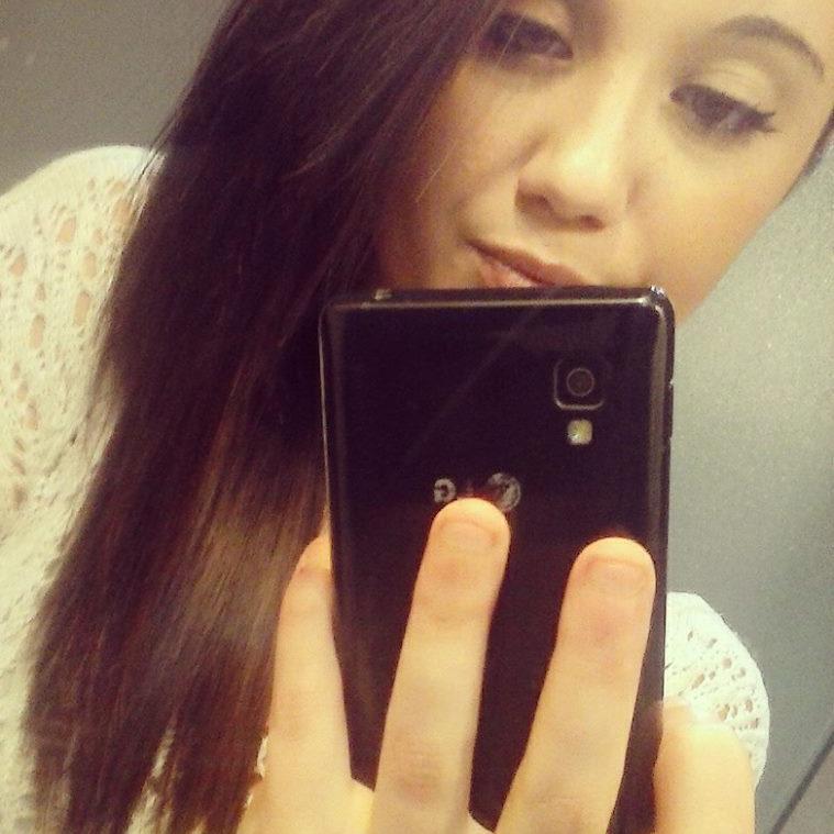 amara_1234's profile picture. HAZ LO QUE TE HAGA FELIZ Y QUÉDATE CON QUIEN TE HAGA SONREÍR♡