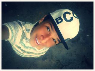 poxaskrillex's profile picture. nd e difícil se for dividido  em partes ....