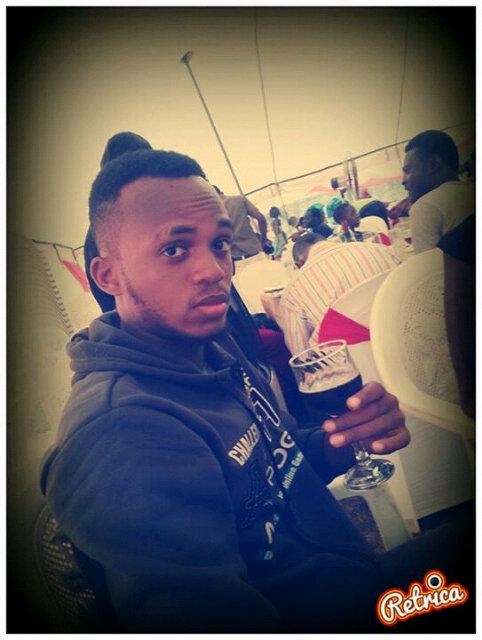 Just moiself, act to please no one. Cheerful and always happy, mention for follow back and retweet. @tinashe follows back..