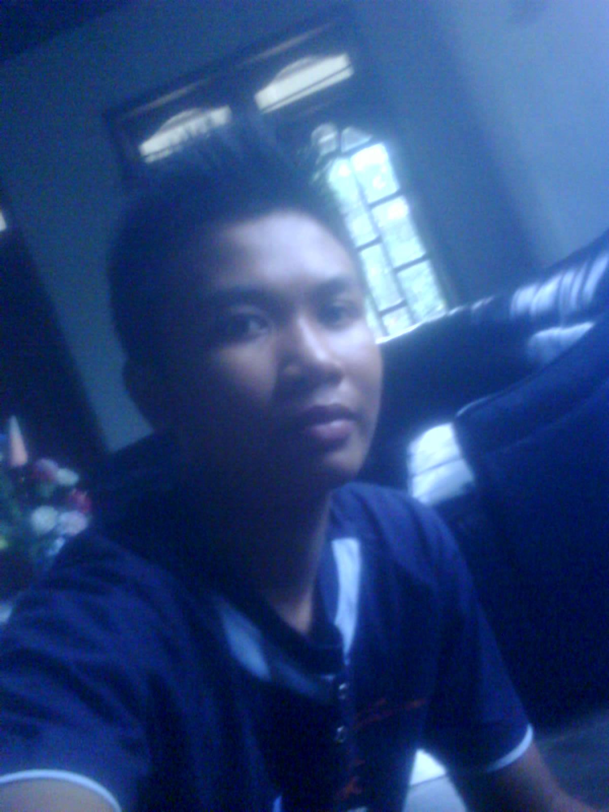 saya adalah org yang ganteng,
sederhana tapi sombong
yg memiliki indra ke-6
dan ke-7 namun gak
berfungsi. -,-