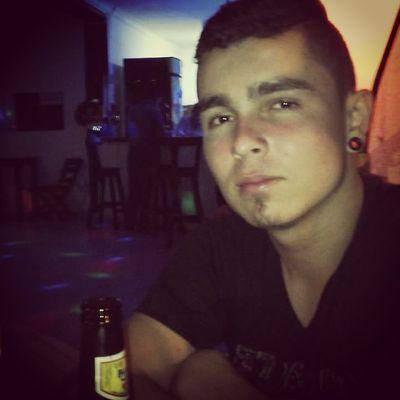 Te das cuenta de tu exito, cuando las criticas hacia ti, se combierten en envidia... ! 

http://t.co/NVAbm8JtO4