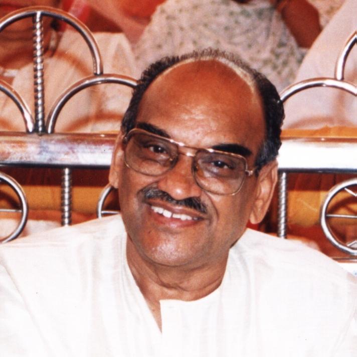 RSS my guru .work whole life for society in diff org  sangh ,politics ,vanvasi. agra to mumbai