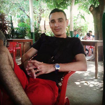 Guajiro de cepa Contador Publico de la Universidad Autónoma del Caribe. Oriundo de Barrancas la tierra amable y del Carbón