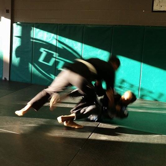 Hey I'm a white belt new to this #bjj thing. Rollin with a white belt #rwawb