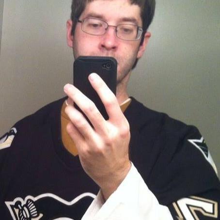 gamer, Diehard Pittsburgh penguins fan madden streamer https://t.co/Gu0iReY02j member of the fluffle squad