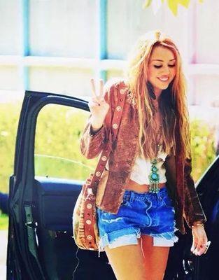 1994WiamBieber's profile picture. SONO BELIEBER E NE VADO FIERA..FIERA DI AVERE UN IDOLO  LUI MI HA INSEGNATO A CREDERE NEI MIEI SOGNI DI NON ARRENDERMI MAI ED ESSERE FORTE PERCHÉ TUTTO È POSSIB