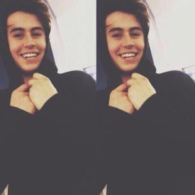 NASH KNOWS MY NAME https://t.co/Safmp63CM8 2/12