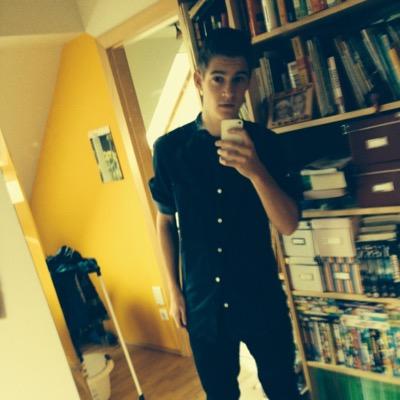 SchmidtLeoo14's profile picture. Bei Fußball geht es nicht nur um Leben oder Tod  es ist noch viel ernster..!