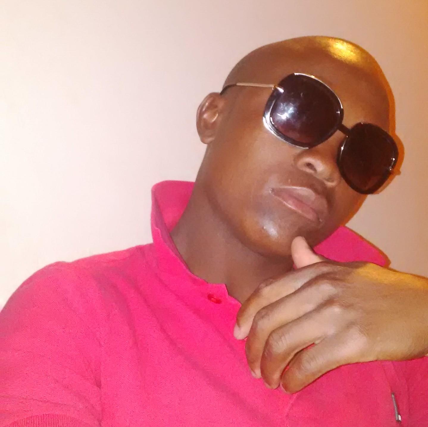 LindoNdodana's profile picture. 