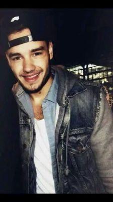 Follow me please I follow back! I love One Direction so much ♡