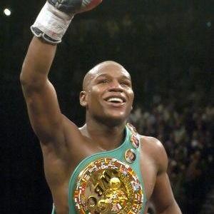 Floyd Mayweather fans follow us for the lates updates on this amazing boxer.