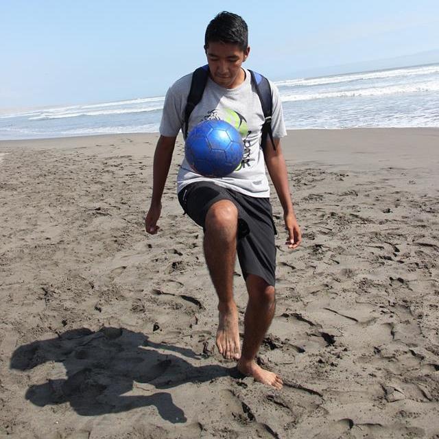 Amo ver películas y me gusta todo lo que tenga que ver con historia y fútbol.