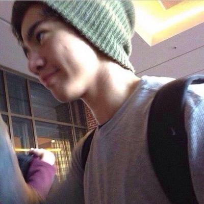 appreciating the babe that is calum hood