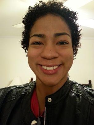 Huge book nerd. Loves movies, tv and Chinese food :)