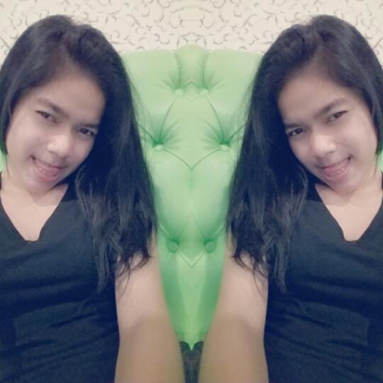 A girl who really loves to work,eat, and love. Simple. slightly crazy!
 Medan , Indonesia