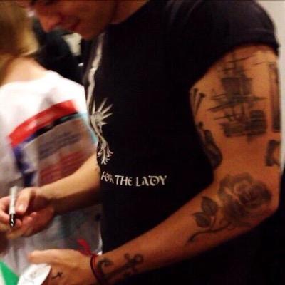 hii lovey this is a free follow from @darIinghs no need to follow this account but could you please follow @darIinghs :) All the love .x