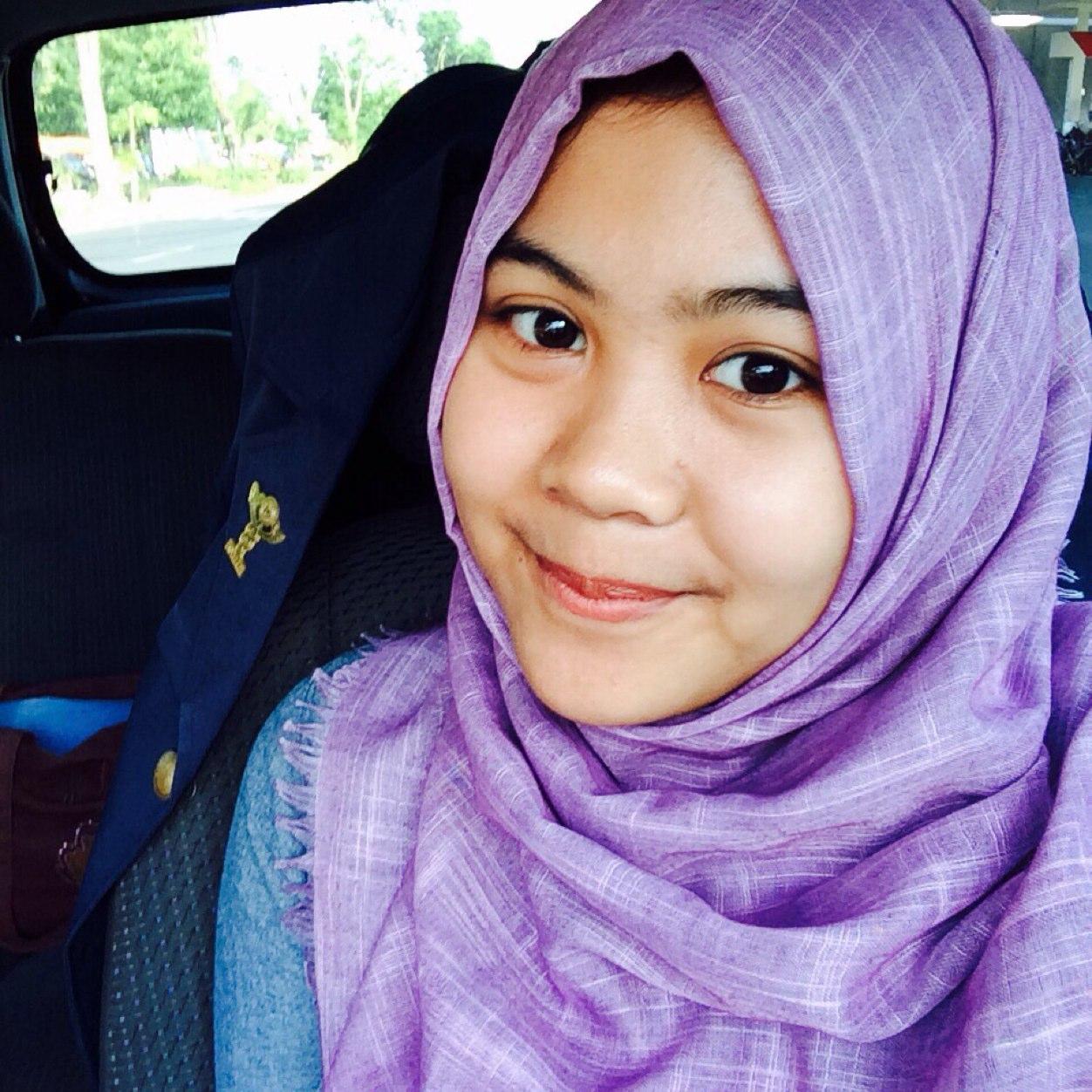 istri dari seorang suami, ibu dari seorang bocah