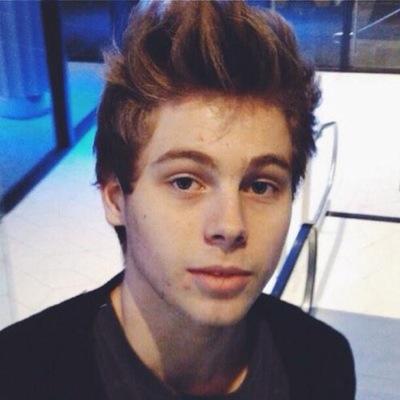 follow @pizzata5sos she's followback everyone!! http://t.co/Z3PbU9O2me https://t.co/mjDymfJrW5