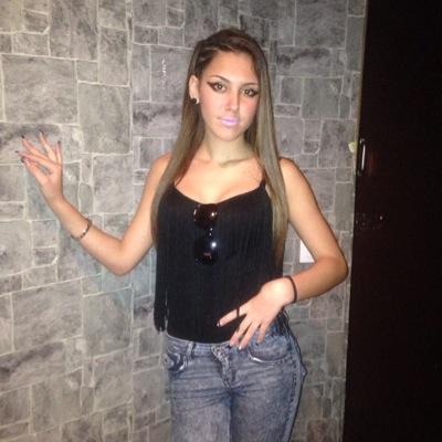 Level 14 !! Cariñosa,celosa,orgullosa,morena,bipolar con defectos pero a pesar de todo siempre con una sonrisa ❤️☺️. Sentimiento, Elegancia & Maldad ✌️!!!