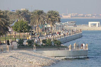 الفخر في الكرم والخلق والعلم والدين. واللي ما له اول ما له تالي
