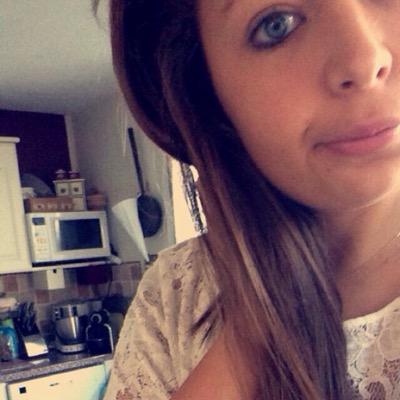 Je m'appel Lina. J'ai 14 ans. Snapchat : lina0602 Instagram : liinaa0602 Abonne toi ! ❤️