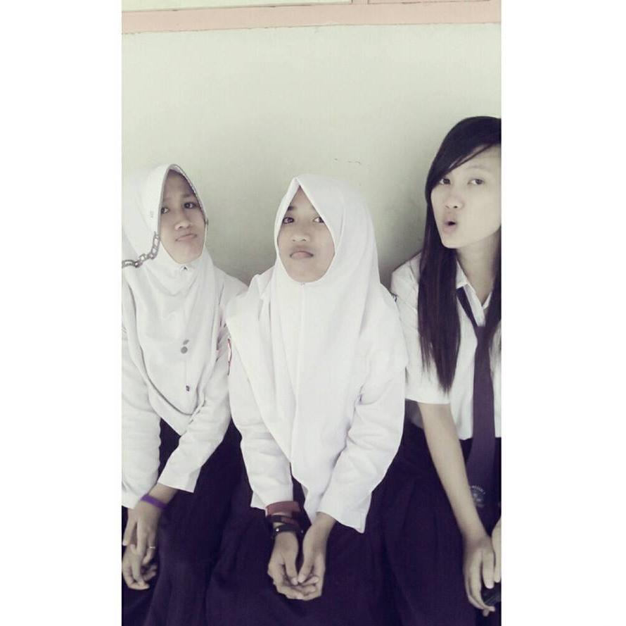 ♥Nurul H:) ll 28-12-1999^0^ ll JHS SMP Negeri 1 Genteng:* ll IXFearless({}) ll Member of Difa Madha Hirukenda Dimahek{}:*♥