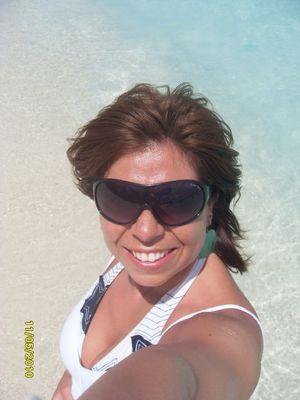Profesora de Ed Fisica, Esteticista Integral y Quiromasajista. Ahora aficionada al canto: Katty Möller en youtube.